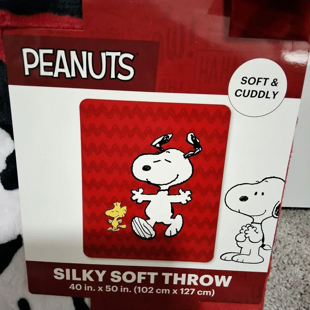 Peanuts Snoopy & Woodstock Silky Soft Red Throw Blanket 40x50 New w/ Tags